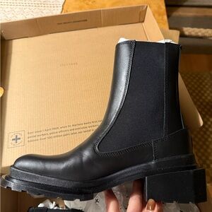 Dr. Martens Maybole Chelsea Boots
